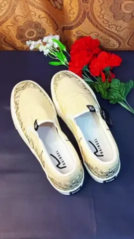 Sepatu lokal Raingel | Slip On | Elektron | Cream Black Flat #sepatukekinian #fyp #sepatukeren #fypシ゚viral #beliditiktok #OOTD @Raingel Footwear 