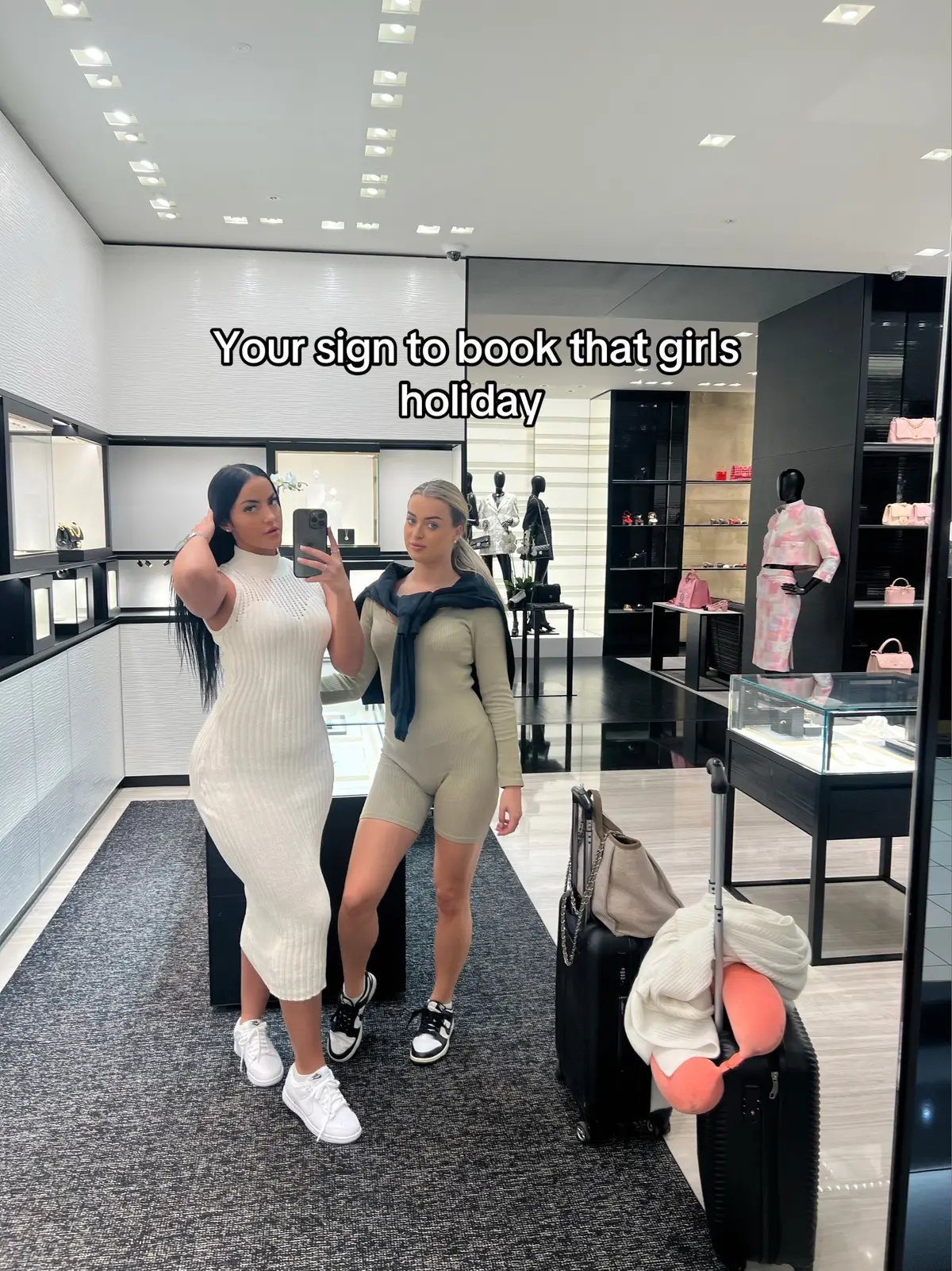 @C🤍 #girlstrip #holiday 