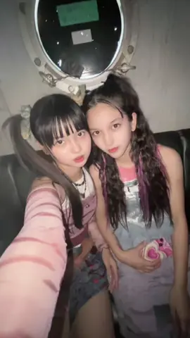 さなまるが最近ハマってる曲にのって@LAYLI と撮ったよ🫶🏻💗 #かわいいゆなちゃん  #中学生  #ツインテール  #ライブ前  #超社会的サンダル  @超⭐︎社会的サンダル  @JUICYJUICY 