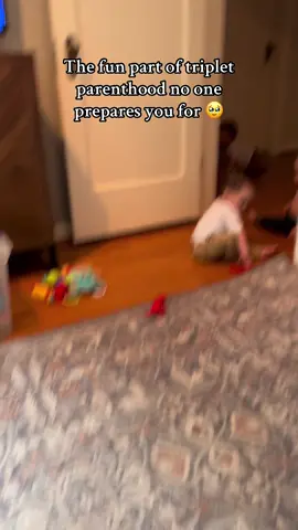 #identicaltriplets #tripletsoftiktok #toddlersoftiktok #toddler #tripletmom #MomsofTikTok #twins #twinsoftiktok #dad 