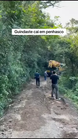 #guindaste #maquinaspesadas #máquinaspesadas #operadordemaquinaspesadas #operadordemáquinaspesadas #motoristaoperador #trucks_brasil_oficial #penhasco #precipicio #precipício #estrada #estradas #estradarural #estradasrurais 