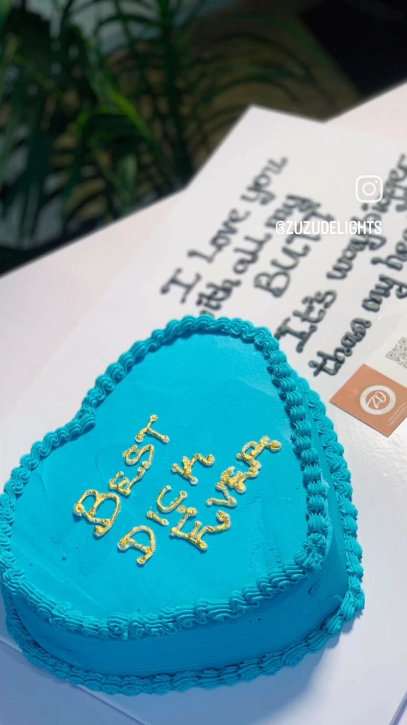 Send a Cake with a Message Straight from Your Heart Words can be powerful, but sometimes, a sweet treat with a heartfelt message speaks volumes. Whether it’s a “Happy Birthday” filled with joy, a “Thinking of You” to brighten their day, or an “I Love You” that melts hearts, we’ll turn your sentiments into edible art. Let us help you create a cake that’s as special as the person you’re sending it to. . . ** WWW.ZUZUDELIGHTS.COM -  Send cakes, flowers & gifts across Lagos  **** 30 - 120 mins Dispatch. 