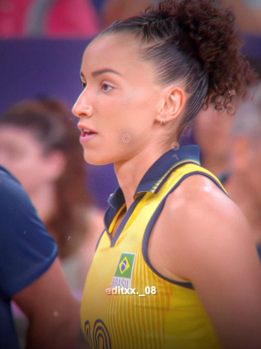 A definição de aura.  #gabiguimaraes10 #brasil #voleibol #volleyball #edit #editing #contanova #foryou #hyppae #jogo #ouro #prata #gabi #gabiguimarães