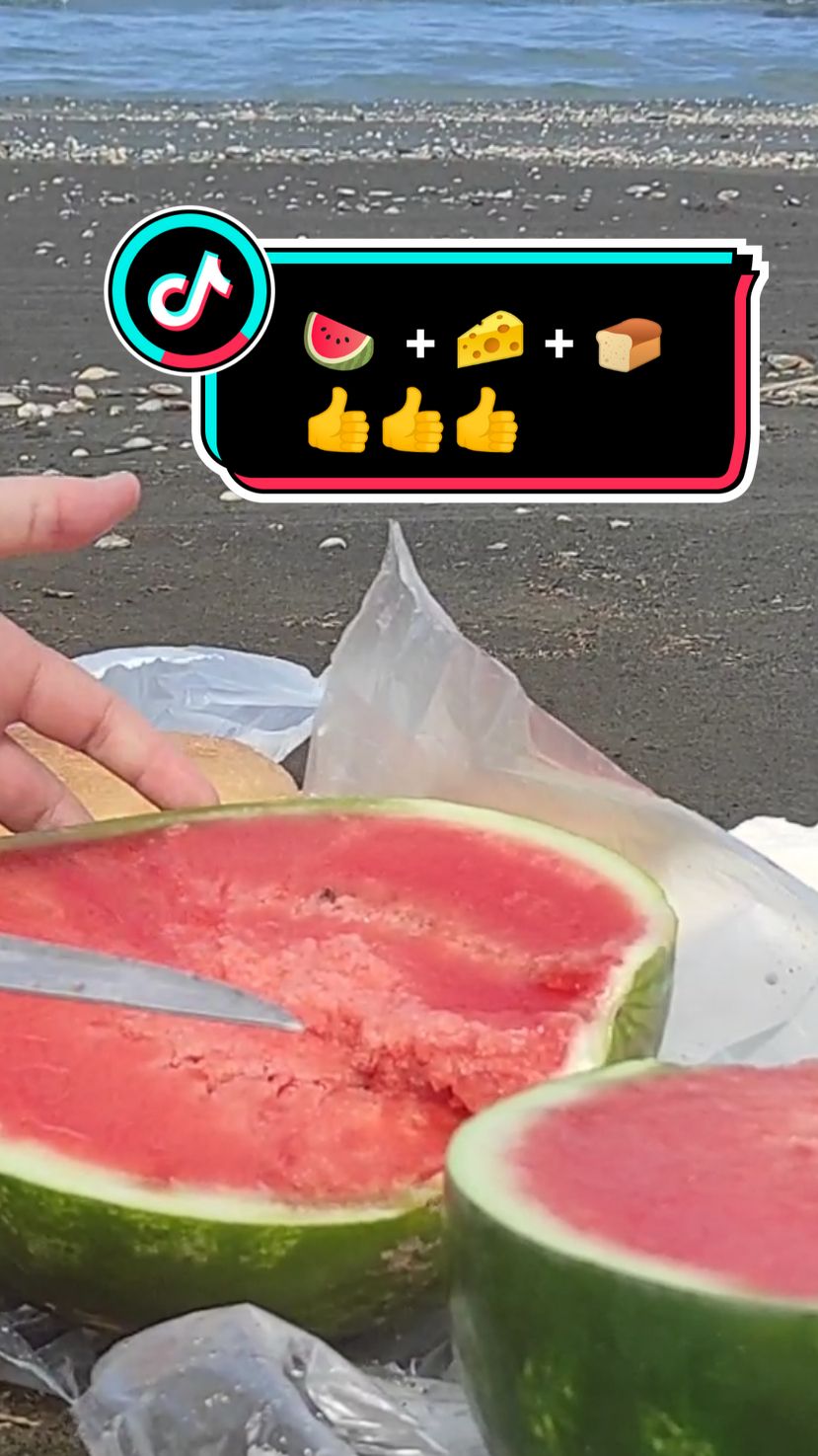 #qarpız #dəniz #sea #watermelonsugar #fyp #kəsfet #tikanoba #nərəcan #xacmazlilar #xaçmaz #dənizsezonu #seashore #qarpizkeyfi #pendir #çörək 