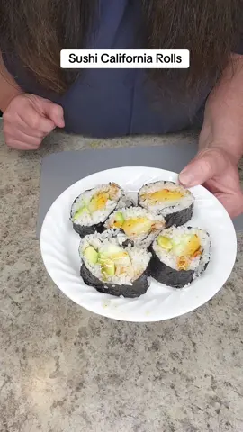 Sushi California Rolls #sushilover #sushi #californiaroll #cucumber #avacado #sushiroll #rice #japanesefood #sushi 