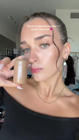 Rhode pocket blush in the shade Juice Box🩷🩷 @rhode skin @Hailey Bieber #tryingnewmakeup #rhodeskin #rhodeblush #trendingmakeup #newmakeup  