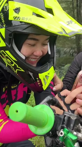 bukan best seller sih, tapi limited editoin 🤪 nyari yg ketawa padahal sakit, yaa langka dong🤣🤪 #ratnaekaa27 #trailadventure #fyp 