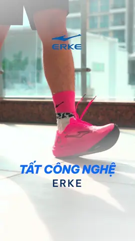 Cách truyền lực lên chân nhanh nhất khi chạy giải MARATHON?? Đó là sử dụng GIÀY INFINITE và TẤT CÔNG NGHỆ. Bộ đôi dành cho những người dành-nửa-cuộc-đời-chạy-giải 🤣. Đặt hàng giày INFINITE 2.0 và INFINITE PRO, ERKE tặng ngay 2 đôi tất công nghệ. 👟 Mua 1 được 3 -  cả nhà cùng sử dụng là có thật 😱 #ERKE #ERKEVIETNAM #giaythethao #chaybo #NewArrival #Infinite #RunningShoes #SportFashion