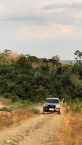 🌕 🫵 #fyp #fypシ #fypシ゚viral #hilux #hilux4x4 #toyotahilux #innovareborn #fortuner #hiluxownersclub #dakar #toyota #2gd #diesel #cumidarat #xyzbca #masukberanda #viral #jambipride #template #cinematic 