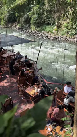 kayaknya cukup sekali aja deh aku kesini😭 yang udah pernah kesini pasti tau alasannya , terutama soal pelayanannya yg agak lama, mungkin karena weekend 🙌🏻 #puuneeriverside  