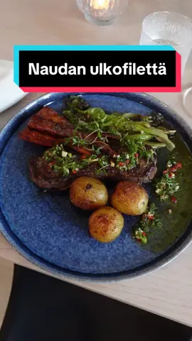 Nyt valmistetaan naudan ulkofilettä, perunaa ja kasviksiä chimichurri kastikkeen kera Blackstonen ParilaGrillillä. 🔥#blackstone #parilagrilli #blackstonegriddle #fyp #foryoupage #foryou #Ruoanlaitto #Resepti #grillaus #Recipe #cooking #reseptiktok #ulkofile #chimichurri 