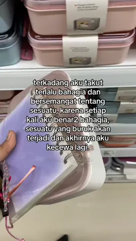 karena semuanya berpontensi menyakiti, meskipun itu benar” bahagia, karena sifatnya semua sementara. 