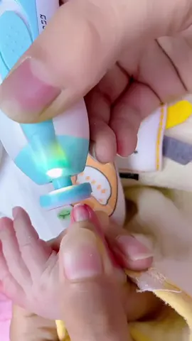 Give your baby a safe nail clip#babytiktok #babylife #babyproducts #convenient #babytips 