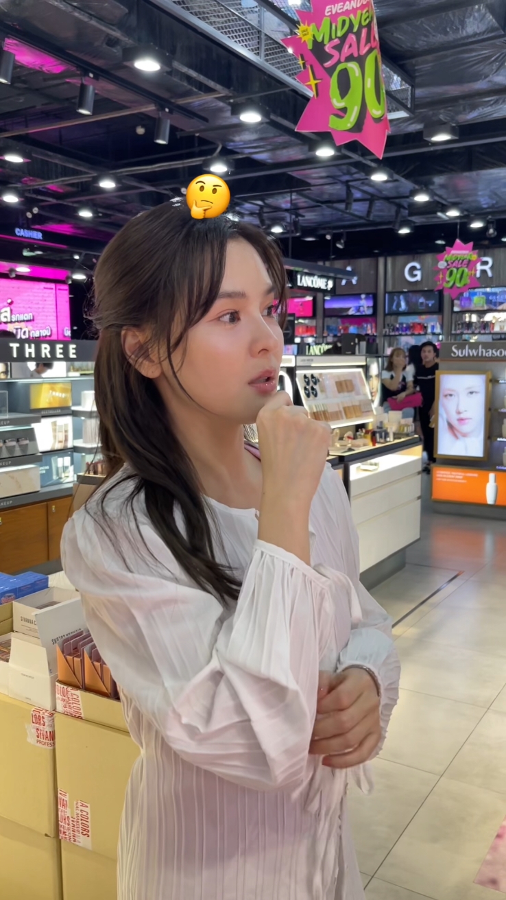 แอบส่อง Shelf Fleen Beauty ที่สยาม 💗 มาดูกัน! ใครคือผู้โชคดี ที่จะได้ของรางวัลจากทางเราไป 🤭  #behindthescene #FleenBeauty  #Fleen #fyp #ออมสุชาร์ #tiktokบิวตี้  #รีวิวบิวตี้ #เครื่องสําอาง #บลัชออนแก้มฟุ้ง 