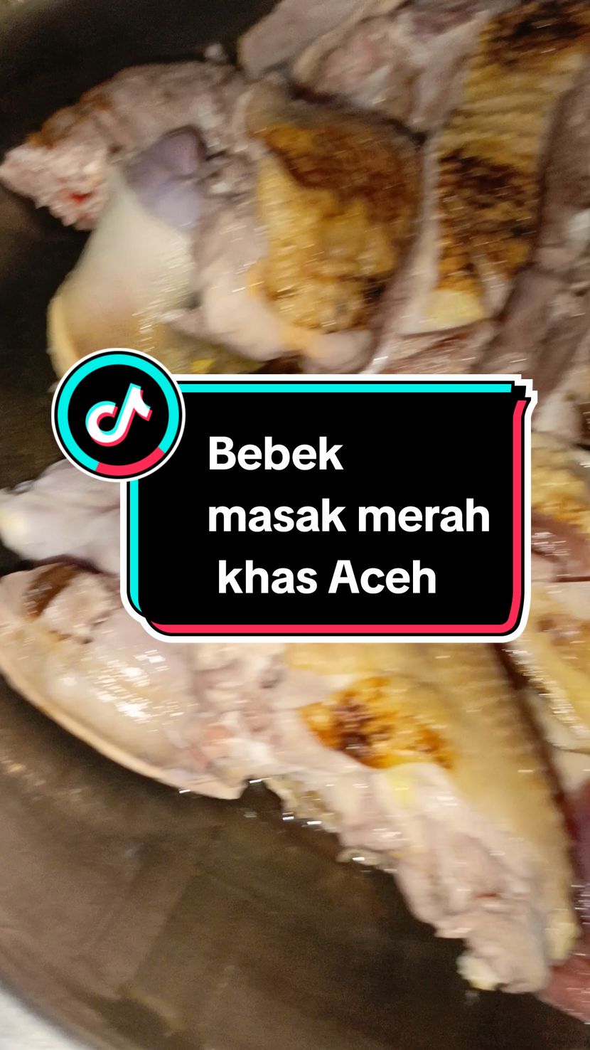 Bebek masak merah khas Aceh, masak sesuai selera ya rakan2 🙏🙏  Bumbu halus nya cabe kering, kunyit bamer, baput,jahe ketumbar, kemiri, jinten,  merica,biji pala,biji ketapang lengkuas,cengkeh,bunga lawang,asam sunti 1 atau 2 biji aja... untuk bumbu Aromatik nya, bamer,sereh kapulaga, daun pandan,  daun kari, daun salam #Acehviral #masakanAceh  #masyaAllahTabaraqallah  #masakansederhana  #Bebekmasakmerah #happycooking #fypシ゚viral 