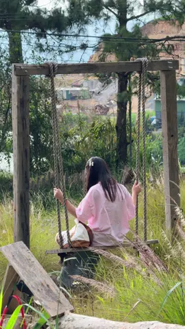 Đi đến nơi có gió 🍂  🏠 Tiệm cà phê Tách  🕰️ 7:30 đến 19:30 mỗi ngày  📍 Lâm Văn Thạnh, Phường 11, Đà Lạt  #tiemcaphetach #tiemcaphetachdalat #coffee #coffeetime #peace #peaceful 