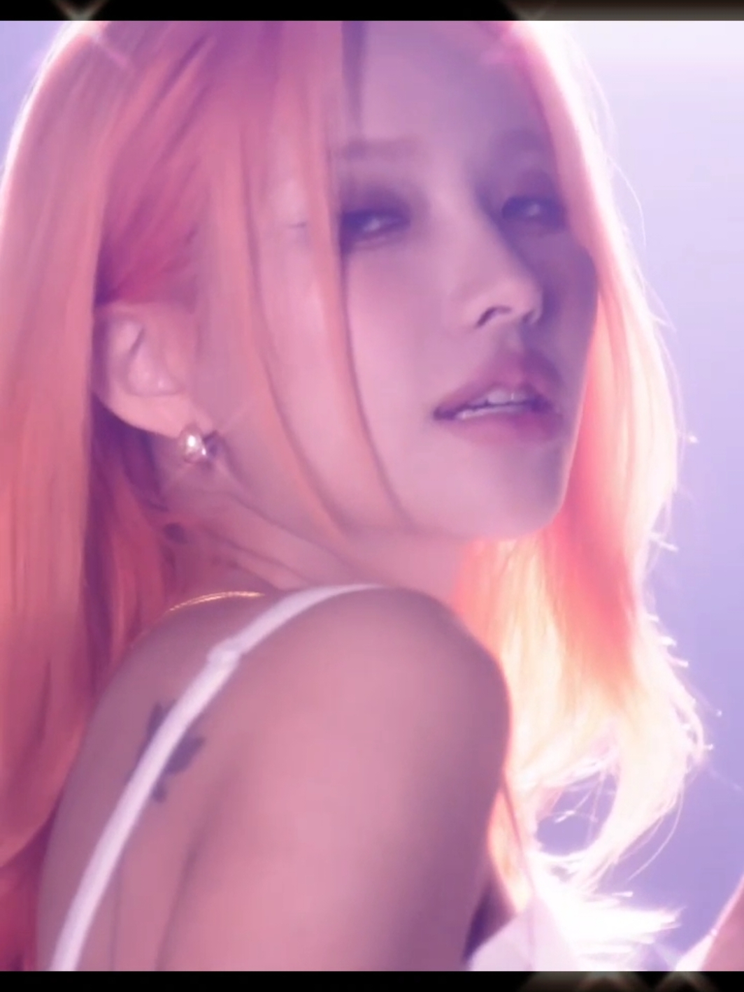 Siiii 😭 MV de #BLOOM 😍😭 AMO esa canción 😭😍 #GIDLE #minnie #soyeon #shuhua #yuqi #miyeon #gidlecomeback 