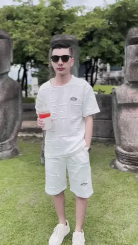 TS MEN เสื้อเซ็ตผู้ชาย เสื้อผู้ชาย กางเกงขาสั้นผู้ชาย (เสื้อ+กางเกงขาสั้น) ดีไซน์เก๋ ขนาดมาตรฐาน（สีดำ สีขาว สีเทา）TZ05