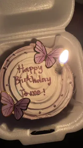 hahaha hihihi nambah umur 23th🥳 #fypシ゚viral #trend2024 #fouryoupage #fypdongggggggg #xyzbca #kueulangtahun #birthdaygirl #kueaesthetic #4u 