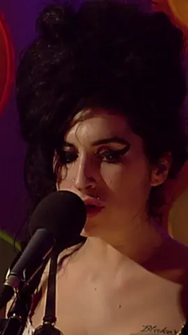 Towards the end of 2006, Amy and her two-piece band, performed an intimate concert which took place in Dingle, a small town in Ireland. Watch Amy grace the stage here in this unforgettable performance of 'Back To Black', now available to watch on YouTube in beautiful 4K. 🖤 #backtoblack 