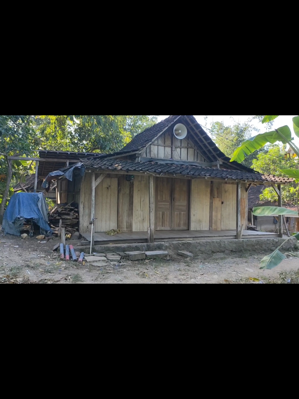 sepi dan damainya kampung yang dirindukan jutaan orang #suasanapedesaan #suasanadikampung #kampunghalaman #indonesia #rindukampung #nostalgia #jadul #vibespedesaan #semarang24jam #jawatengah #bocahbandungan #fyp #fypシ゚viral 