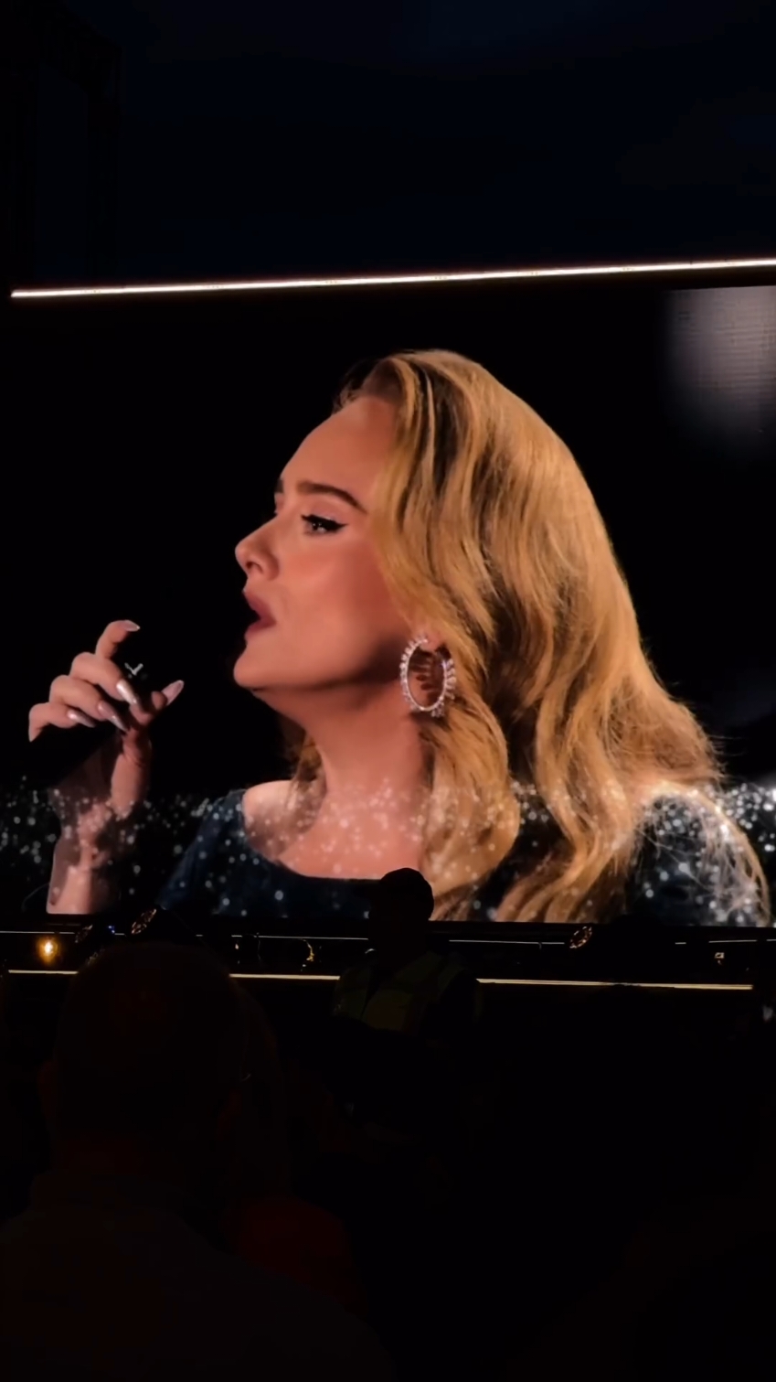 Make you feel my love 🪐 night 2 #adelemunich #adeleliveinmunich #adeleinmunich #adele #adeleacess #adelemunich2024 #adeleadkins❤️ #adelefans #adeleismylife #adeleworld #makeyoufeelmylove 