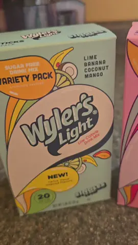 These tiktok inspired water packets from Wyler's are so good!! I tried the unicorn 🦄 and it was so sweet and refreshing. I really think these will help me get my water in every day because they taste so good I'll just want to drink more! #watertok #water #hydration #drink #sugarfree @WylersLight @Singles To Go 