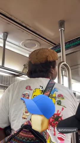 Caption this #subwaycreatures #fyp #foryoupage #subway #iloveny #nyc #bread 
