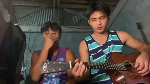 @*PeeJay* #sining #fyp #guitar 