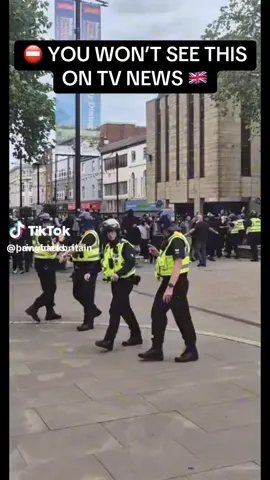 You won't see this on main news, Muslims march shouting 