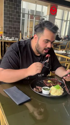 Its So Juicy And So Tender 🤭!  #steaklover #meatlovers #burger #steakdinner #ستيك #steaktiktok #steakburger #juicysteak #beststeak #steakaway #foodgiveaway #beststeakhouse 