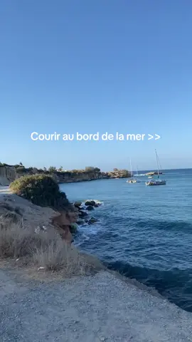 Courir au bord de la mer est la meilleure chose !! #Running #run #training  #nike #crete 