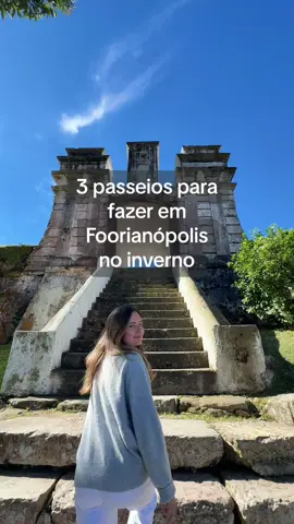 Você já conhecia esses 3 passeios incríveis para fazer na #EstaçãoInverno em Florianópolis? Todas as opções oferecem vistas deslumbrantes, muita natureza, visita aos cartões postais da cidade, além de uma experiência cheia de cultura, história e diversão pra toda a família 💜 Também foi nossa primeira vez em dois desses passeios, e ficamos apaixonados pela experiência 🥹  Você já conhecia? Conta pra gente 💜 #DescubraSC #florianopolis #inverno 