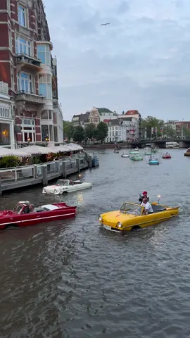 Check out this rare event as Amsterdam’s canals host the charming amphicars🚗😍 Only 3,878 amphicars were ever produced, making them a collector's dream🏆  Would you drive one of these? 🎥 @elbavdh #amsterdam #amphicar #canals