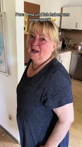 Oma hat fast ihr Paket nicht bekommen 😂 #janeksehrenomi #fürdich #fürdichseite #spass #viral #prank 
