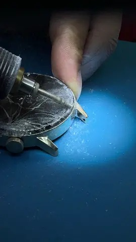 Cracked smart watch repair tips, a completed damage for curved screen is a must before refurbishment.