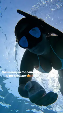 Swimming to the bottom of the sea floor ✨🧜🏽‍♀️ #oceangirl #oceantherapy #mauihi #maui #kiheimaui #hawaii #mauihi #ocean #freediving #freedive #girlswhofreedive #freedivehawaii #snorkelhawaii #mermaid #bikini #bikinibabes #girls #ladiesoftiktok #fyp #following #foryoupage #followers #followme #follow #travel #travelgirls #adventure #adventuregirls #summertime #Summer