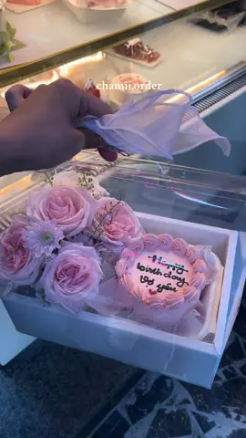 Set hoa tặng vợ 🤭 #tiemchamii #quatangnguoiyeu #xuhuong #sethoavabanh #banhkemdotchay #banhsinhnhat #happybirthday #happyanniversary #tiemhoahanoi #chamiiorder #burnawaycake 