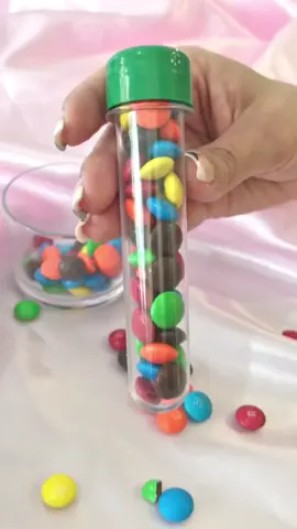 O Tubete de Acrilico de 13cm é perfeito para você compor seu Kit de Lembrancinhas, fazendo um super brinde com Docinho! Compre já os seus acessando: www.IMPERIODOBANHO.com.br/frascos/frasco-pet-cristal/05ml-ate-150ml/frasco-pet-tubete-bolha-de-sabao-12-5cm-28410 Ou em uma de nossas lojas físicas: 📍 Império do Banho - Moema: Avenida Miruna, 206 Moema, São Paulo - SP | CEP: 04084-000 ⏰Segunda à Sexta: 9h-18h Sábado: 9h30-16h30 📍 Império do Banho - Taboão da Serra: Rua Pedro Gonçalves, 88 Jd. Pedro Gonçalves, Taboão da Serra - SP | CEP:06760-000 ⏰Segunda á Sexta: 8h-17h Sábado: 8h-14h 📞 Central de Atendimento via Whatsapp: (11)94060-4307 #tubetes #tubetespersonalizados #lembrancinha #aniversario #festainfantil
