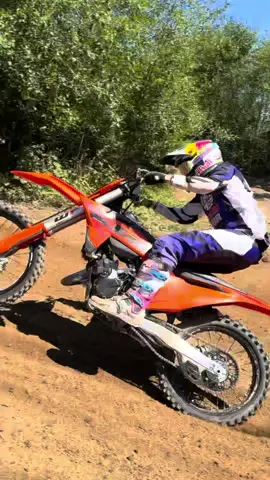 Letting MotoSport Hillsboro’s 2025 KTM 150SX sing out at Burnt Ridge 🔥 Do you think you would have more fun on a 125 or 150 2-stroke? @Red Bull Motorsports @Red Bull @MotoSport.com #KTM #150SX #2stroke 🎥: Claire, Cam Crigger, Miles Watteron 