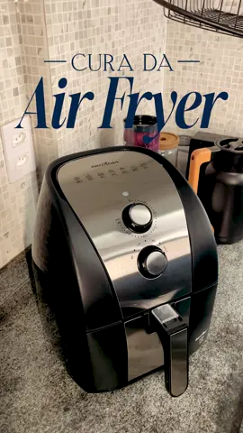 Cura é a forma como é chamado o procedimento realizado antes da primeira utilização de qualquer Air Fryer. Este procedimento é responsável por preservar e prolongar a duração do antiaderente, mas fiquem tranquilos, pois realizar este processo nas novas Air Fryers Redstone e Gold da Britânia é super fácil e rápido, igual cozinhar com elas. Vem aprender com a gente e desperte o seu #ModoBritânia. ⚡ #Britânia #AirFryerBritania