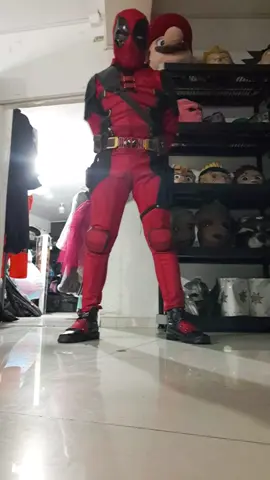 Momento random como deadpool, apovechar la moción jsjs Traje: Hollyfood  #deadpool #cosplay #peru 