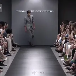 Chico Lachowski! 😳| #ChicoLachowski #RunAway #Desfile #Brasil #Models #Edit #Phonk #Viral 