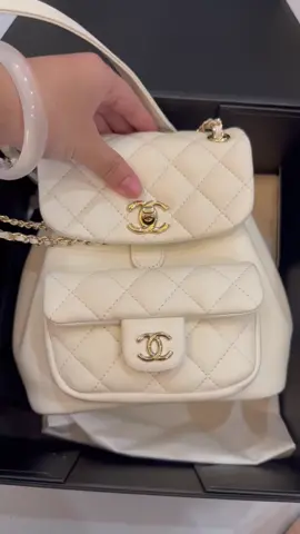 Chanel white backpack. It's really amazing! 🤩 #Chanel #Backpack #Fashion #ChanelBag #Chanelbackpack 