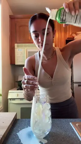 💥📣 making coffee very aesthetically 🚨🤪😇😩 #coffeetiktok #coffeetok #latteart #fyp #relatable 