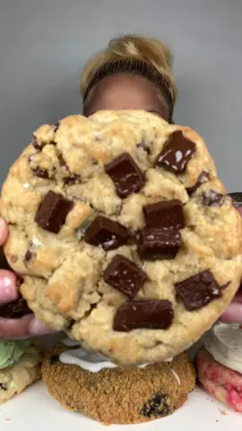 Crumbl cookies and milk 🫶🏽 #crumblecookies #crumbl #cookies #mukbang #crunchy #mukbangasmr #eating #asmreating #Foodie #foodtiktok #watchmeeat #food #crunchysounds #asmrfood #letseat #crunchyasmr #eat #asmrsounds #asmrtiktok #eatingshow #hungrytiktok #eatingshowasmr #muckbang #fyp #fypツ #foryourpage #viral 