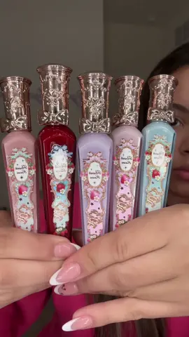 les super recomiendo estos lipgloss hermosos💕 #Liveyourfairytales #flowerknows #makeuphonestreview #makeupreview #reviewdemaquillaje #tiktokmademebuyit #viralproducts #viralmakeup #GRWM 