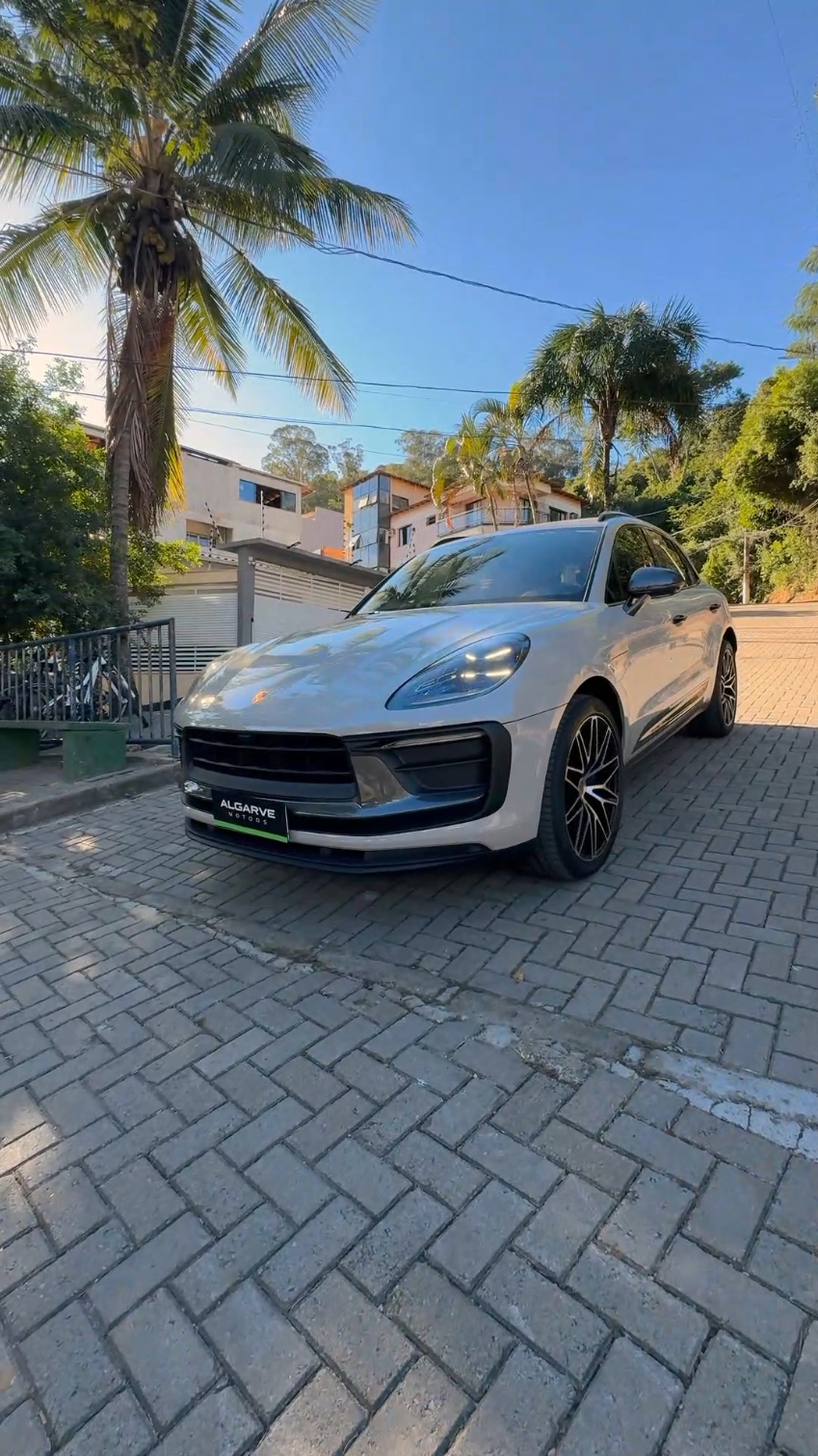 Porsche Macan t 2024, feita para acompanhar você em todos os momentos. Quer saber mais? Entre com contato conosco! #carrosdeluxo #porsche #macan 