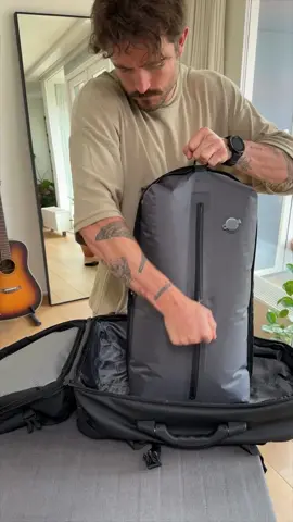 Pour une aventure unique avec mon sac à dos à pompe à vide. Airshrink, libérant jusqu'à 50% d'espace supplémentaire pour vos escapades. Venez explorer comment cet outil peut transformer vos voyages et vos aventures, en vous offrant la liberté de tout emporter sans compromis ! #voiyage#aventure #vacance