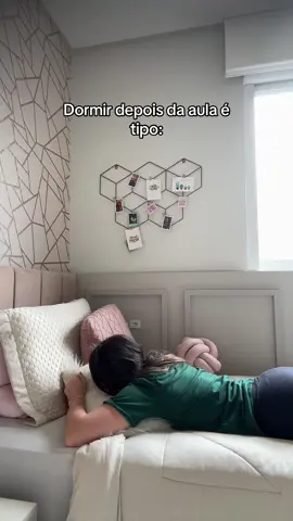 Brincadeira durmo só o necessário 